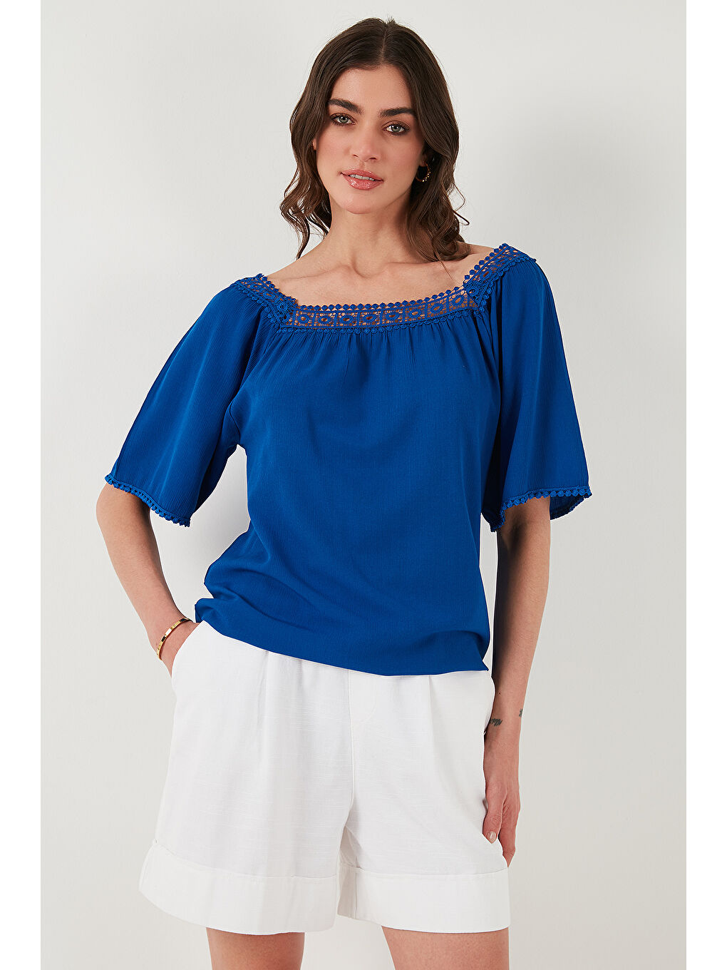 Lela Mavi Güpürlü Regular Fit Kare Yaka Kadın Bluz 5869003 - 4