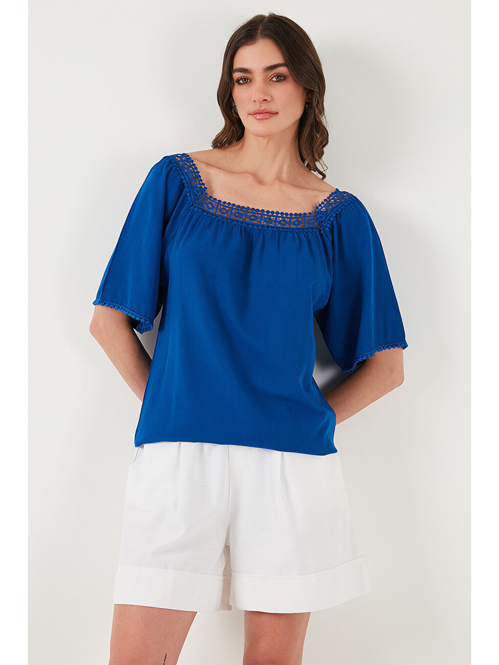 Lela Mavi Güpürlü Regular Fit Kare Yaka Kadın Bluz 5869003 - 5