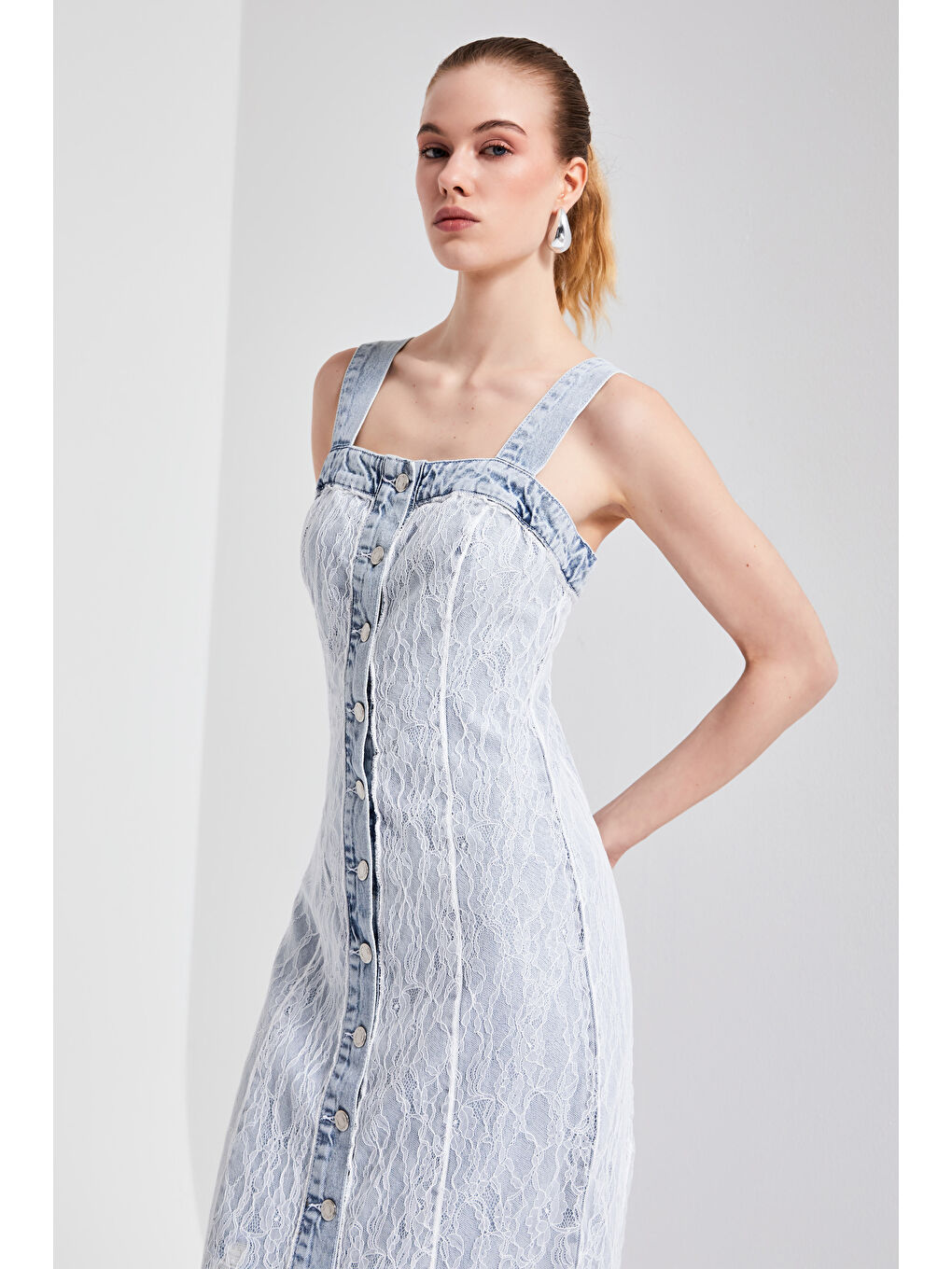 Mavi Kadın Jean Rengi 11S5 3 Dantelli Önü Düğmeli Tasarım Askılı Maxi Boy Denim Elbise-1