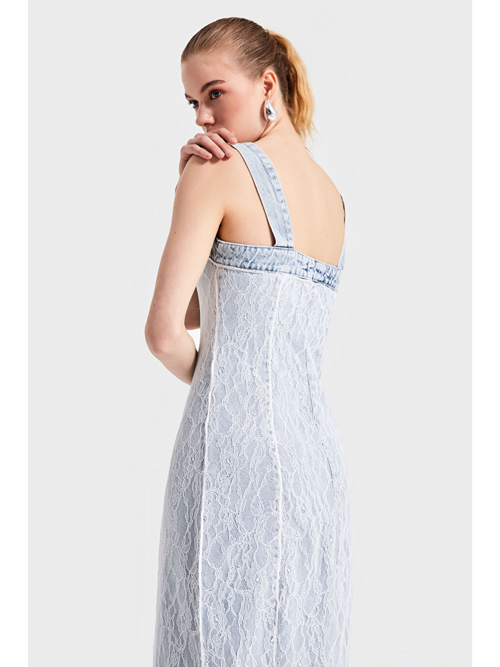 Mavi Kadın Jean Rengi 11S5 3 Dantelli Önü Düğmeli Tasarım Askılı Maxi Boy Denim Elbise-3