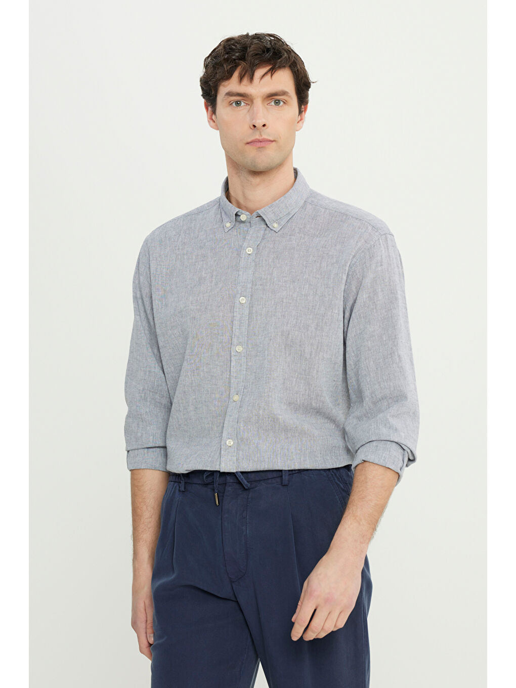 Erkek Gri Comfort Fit Rahat Kesim Düğmeli Yaka Keten Gömlek-2