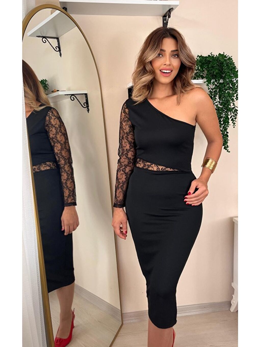 Kadın Siyah Tek Kol Dantel Detay Krep Elbise