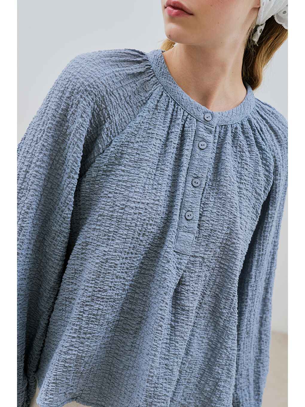 Dokulu Yakası Düğmeli Bluz Mavi-2