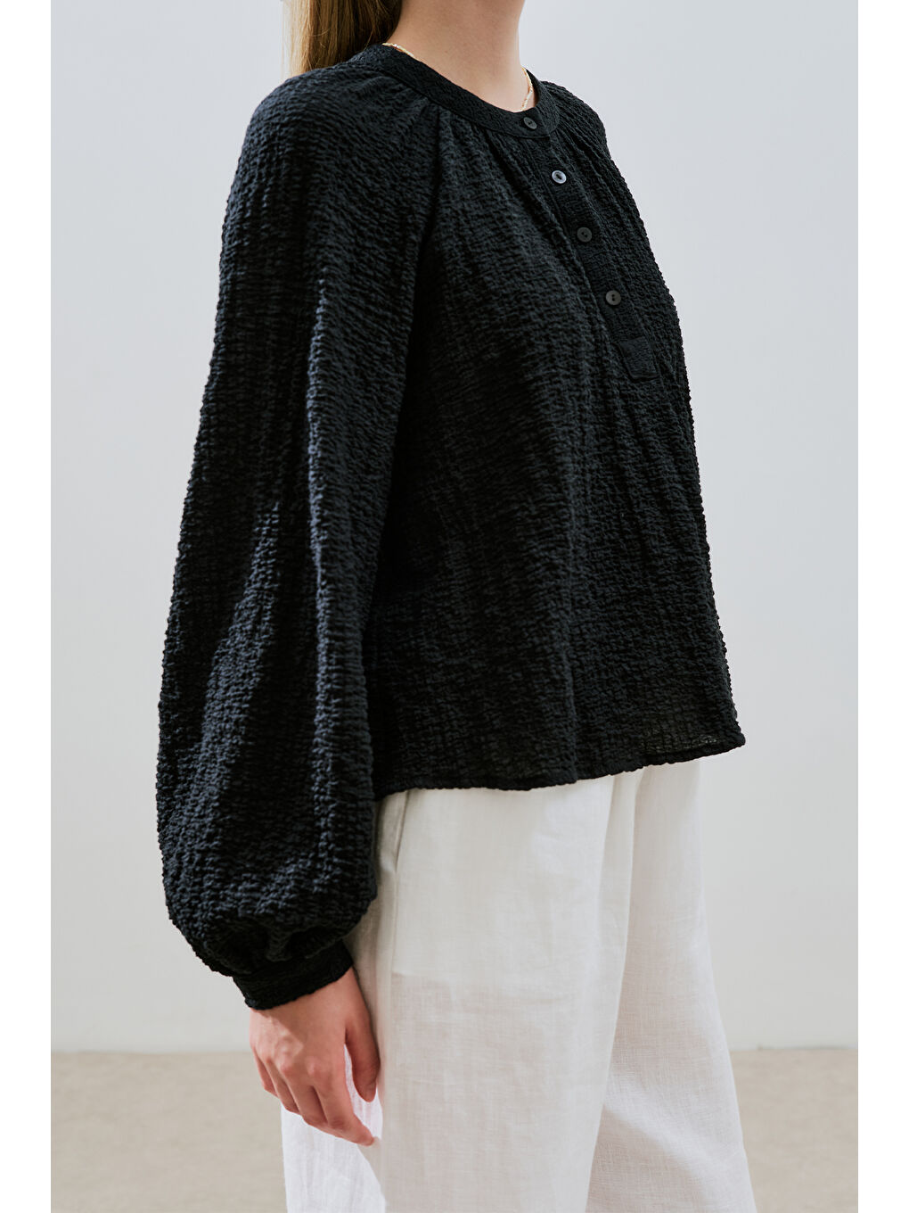 Dokulu Yakası Düğmeli Bluz Siyah-4