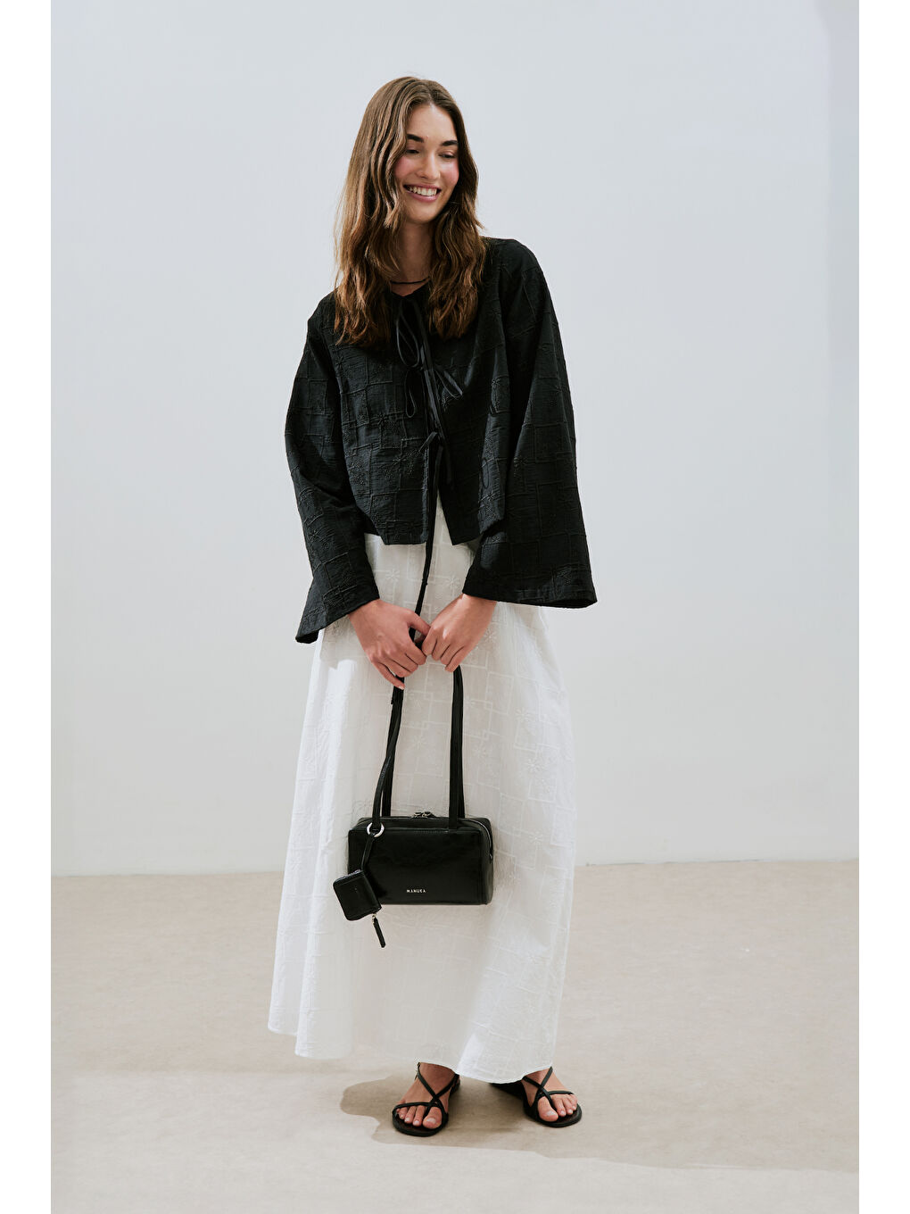 Nakışlı Bağlamalı Bluz Siyah-4