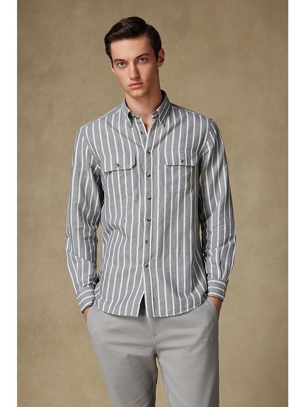 Alba Keten Pamuk Keten Karışımlı Comfort Fit Gri Düğmeli Yaka Erkek Çizgili Gömlek