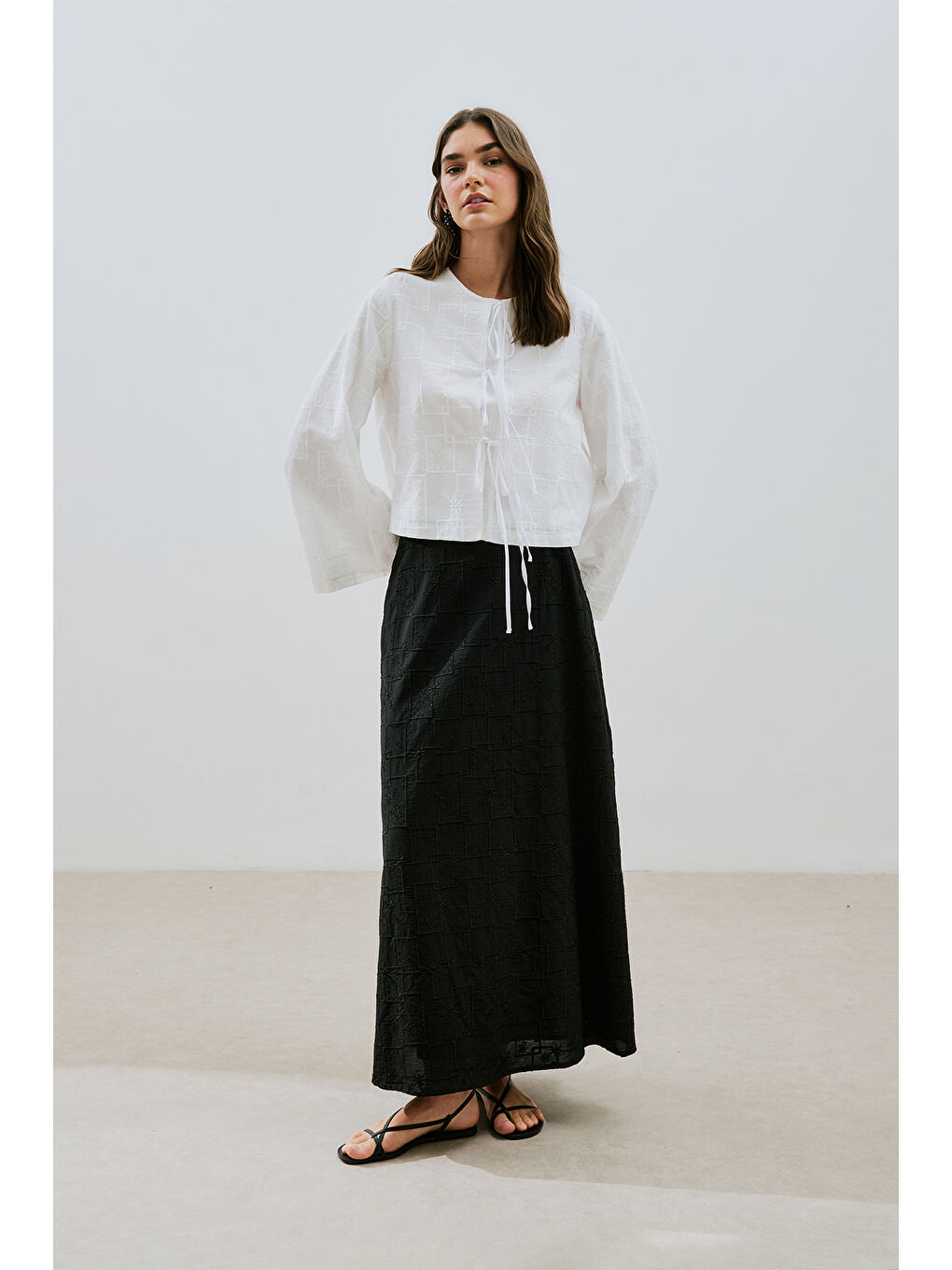 Nakışlı Bağlamalı Bluz Ekru-2