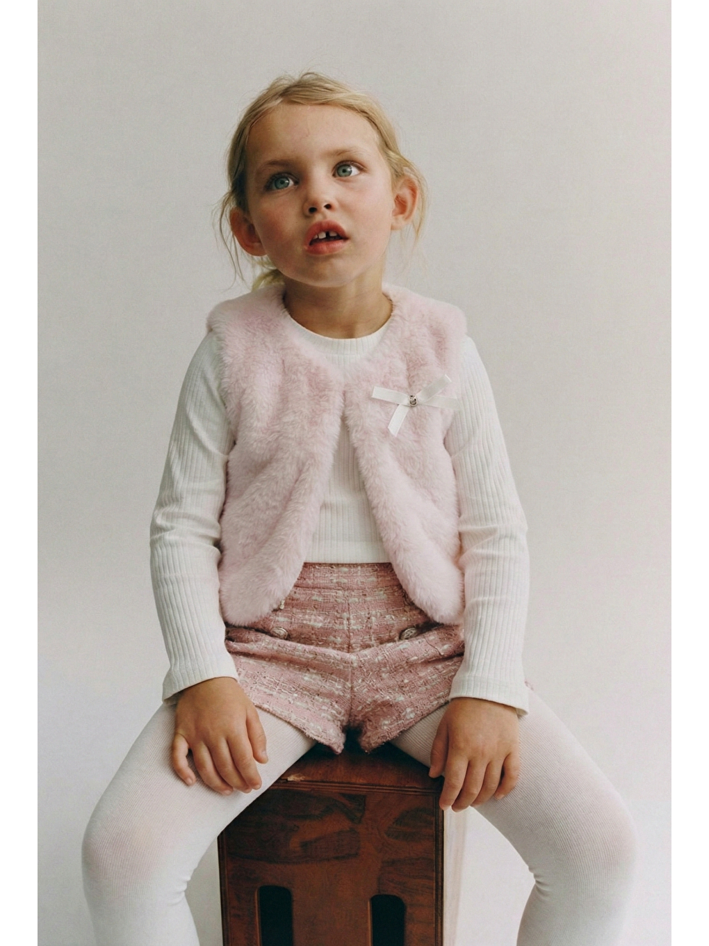 Pembe Kız Çocuk Pamuklu Pudra Pelüş Yelek Ve Şort Takım – Ribana Uzun Kollu Body Dahil