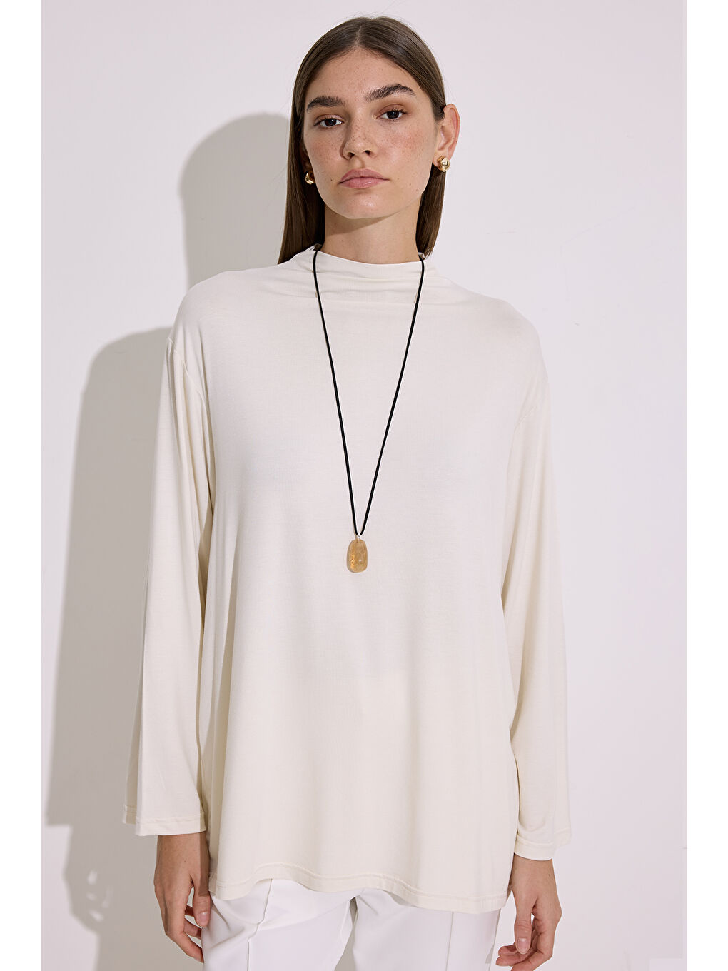 Beyaz Dökümlü Uzun Kol Bluz İnci-4