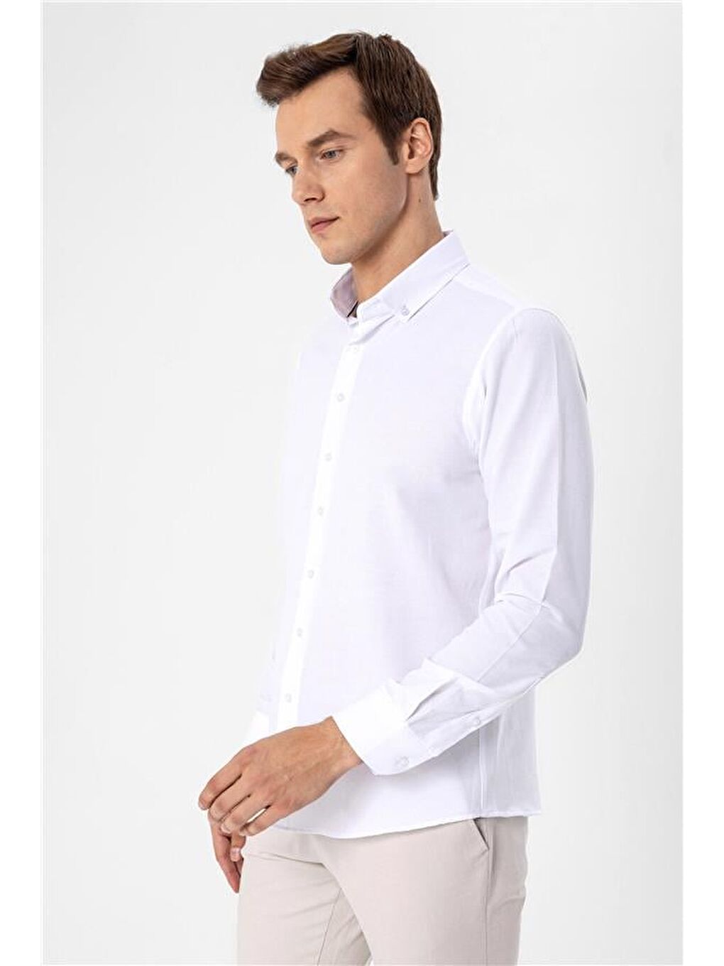 Beyaz Slim Düz Düğmeli Yaka Gömlek-1