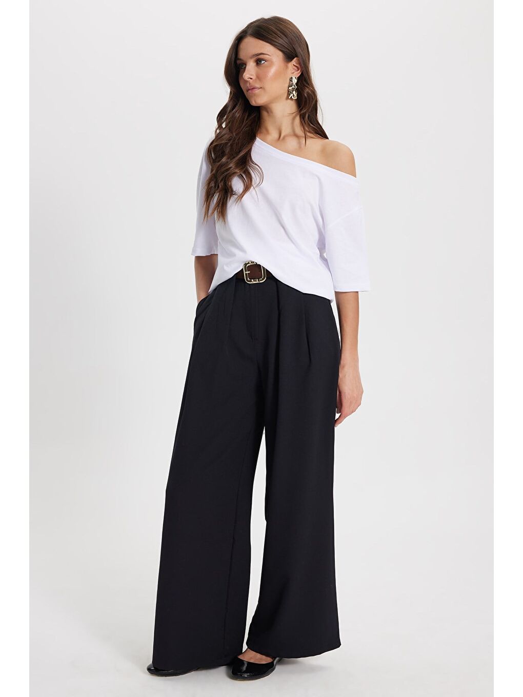 Kadın Slim Fit Dar Kesim %100 Pamuk Kayık Yaka Kısa Kollu Beyaz Tişört-1