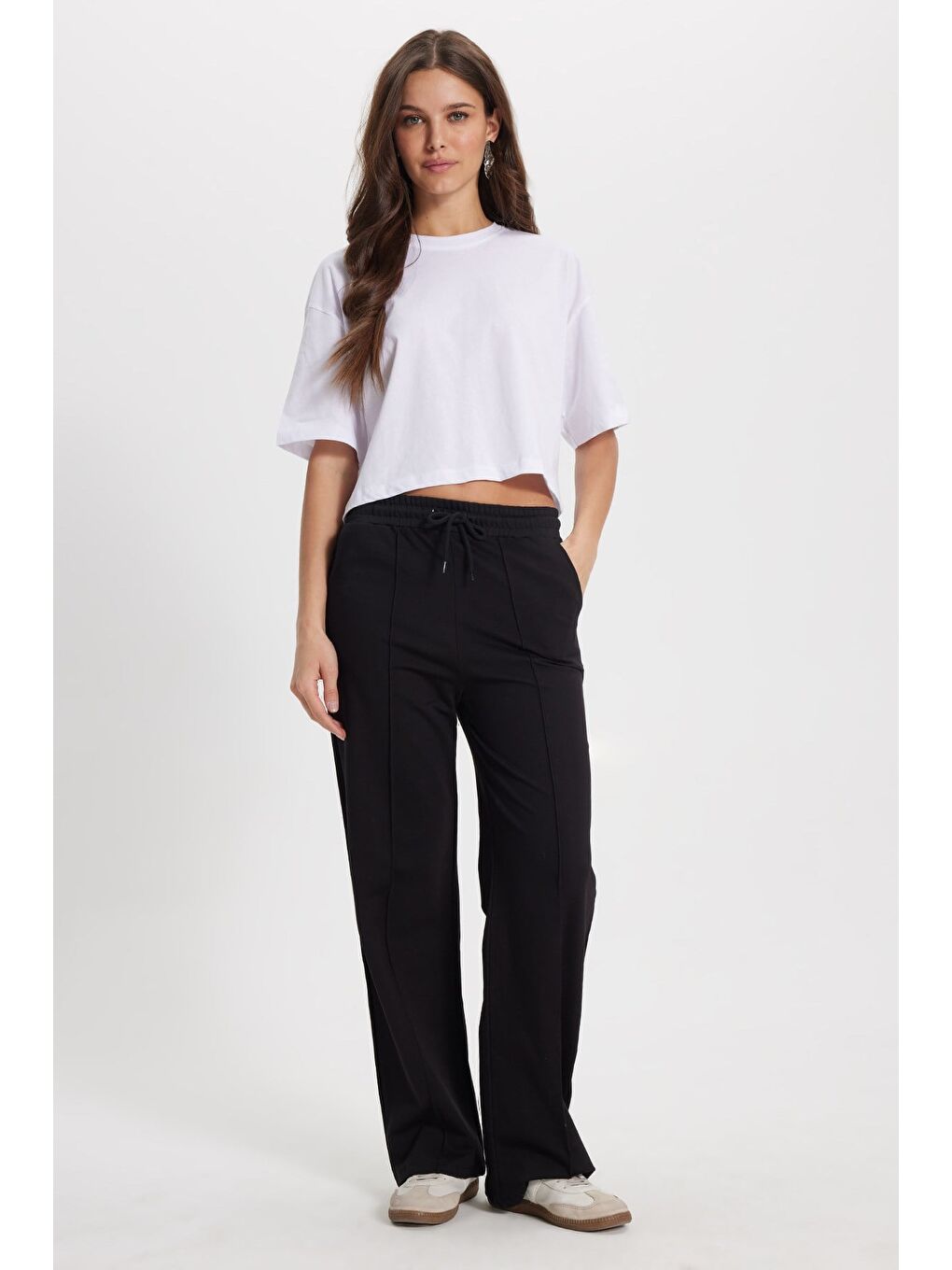 Kadın Slim Fit Dar Kesim %100 Pamuk Kısa Kollu Bisiklet Yaka Beyaz Crop Tişört-1