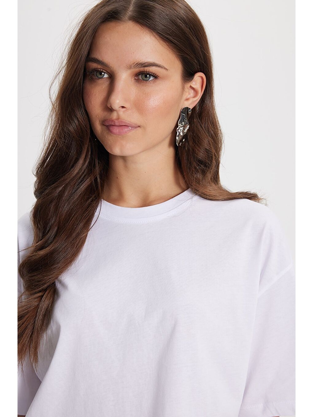 Kadın Slim Fit Dar Kesim %100 Pamuk Kısa Kollu Bisiklet Yaka Beyaz Crop Tişört-2