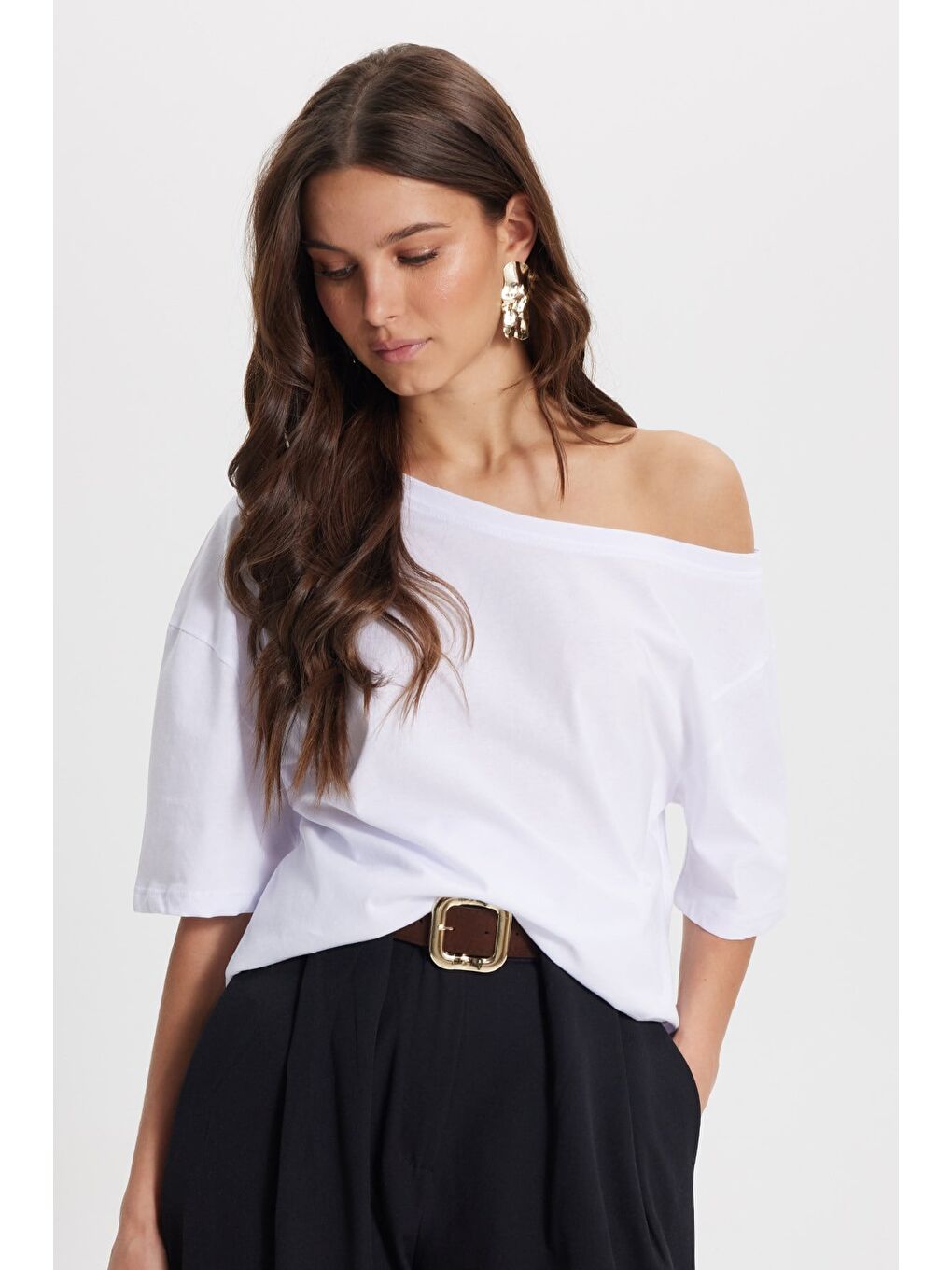 Kadın Slim Fit Dar Kesim %100 Pamuk Kayık Yaka Kısa Kollu Beyaz Tişört-2