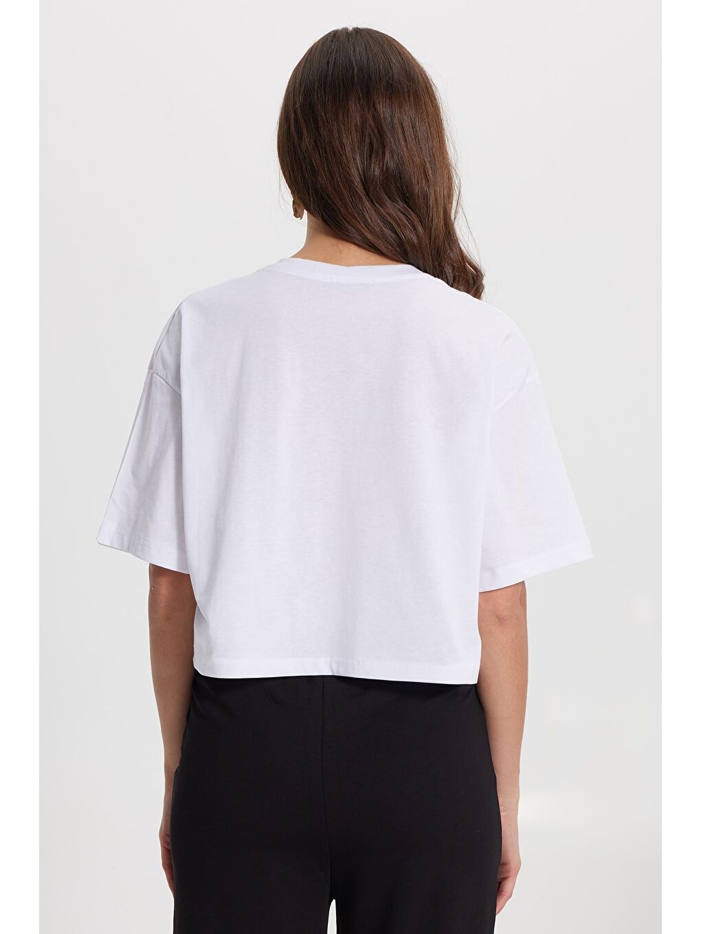 Kadın Slim Fit Dar Kesim %100 Pamuk Kısa Kollu Bisiklet Yaka Beyaz Crop Tişört-5