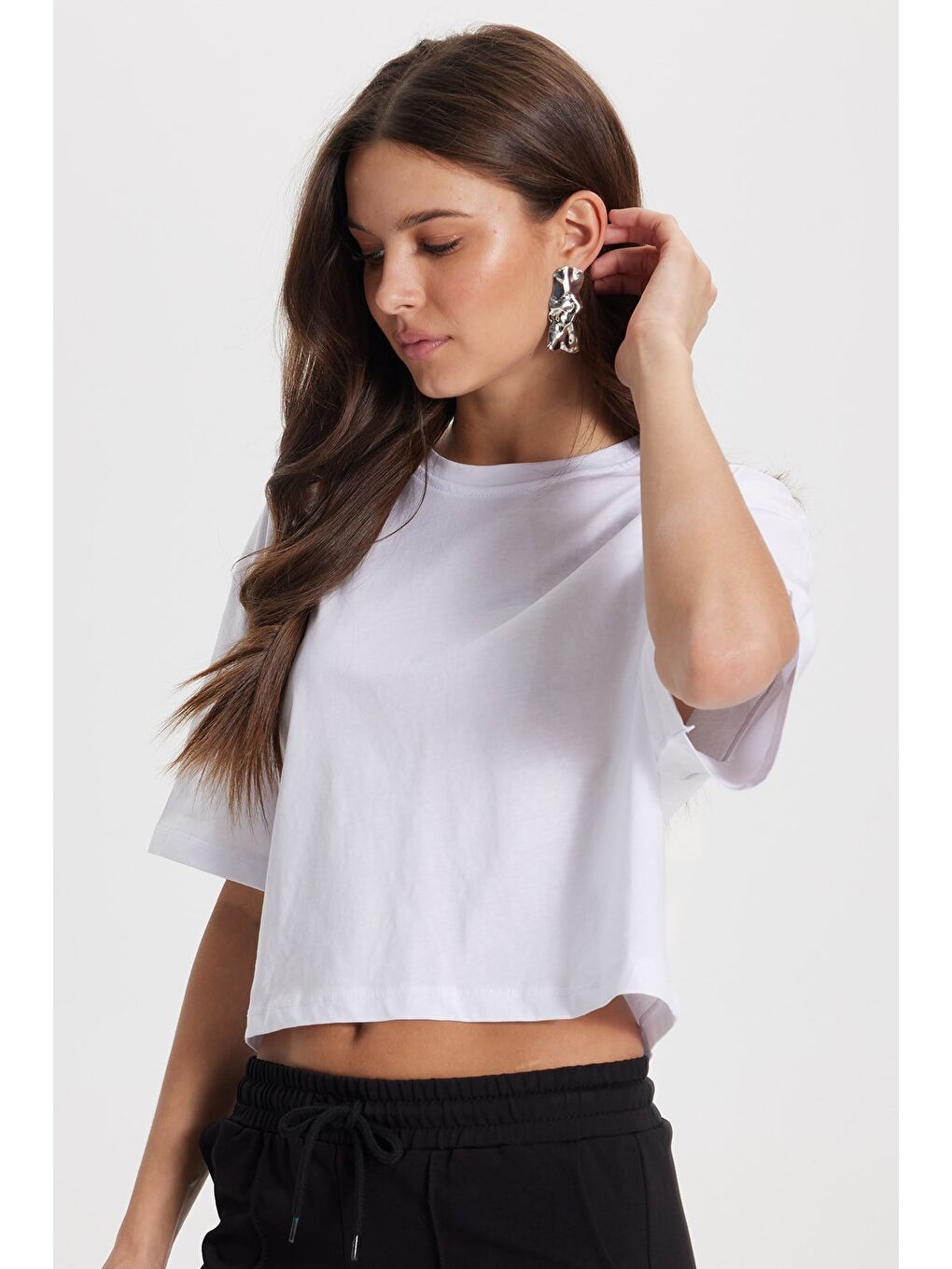 Kadın Slim Fit Dar Kesim %100 Pamuk Kısa Kollu Bisiklet Yaka Beyaz Crop Tişört-6
