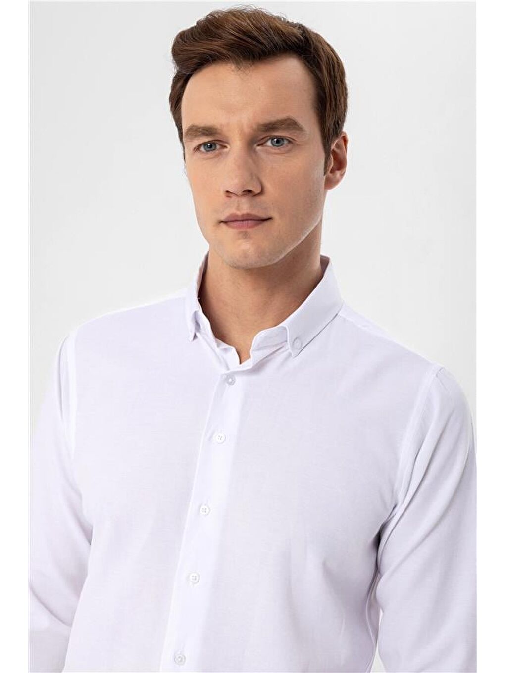 Beyaz Slim Düz Düğmeli Yaka Gömlek-6