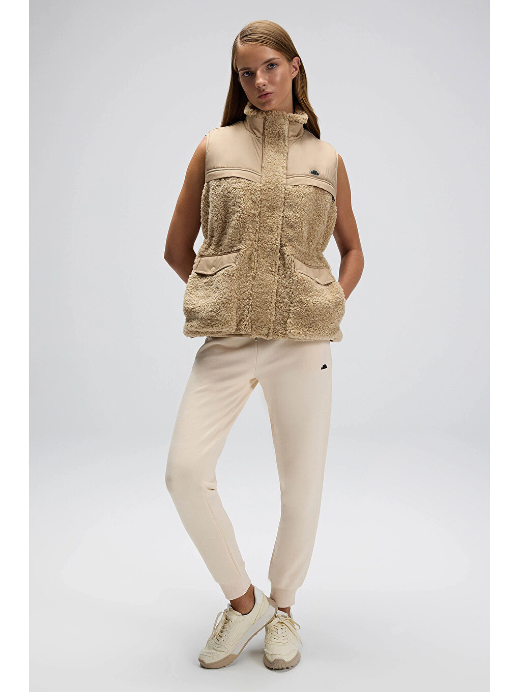 Bej Logolu Regular Fit Dik Yaka Polar Yelek Kadın EF545-BG-1