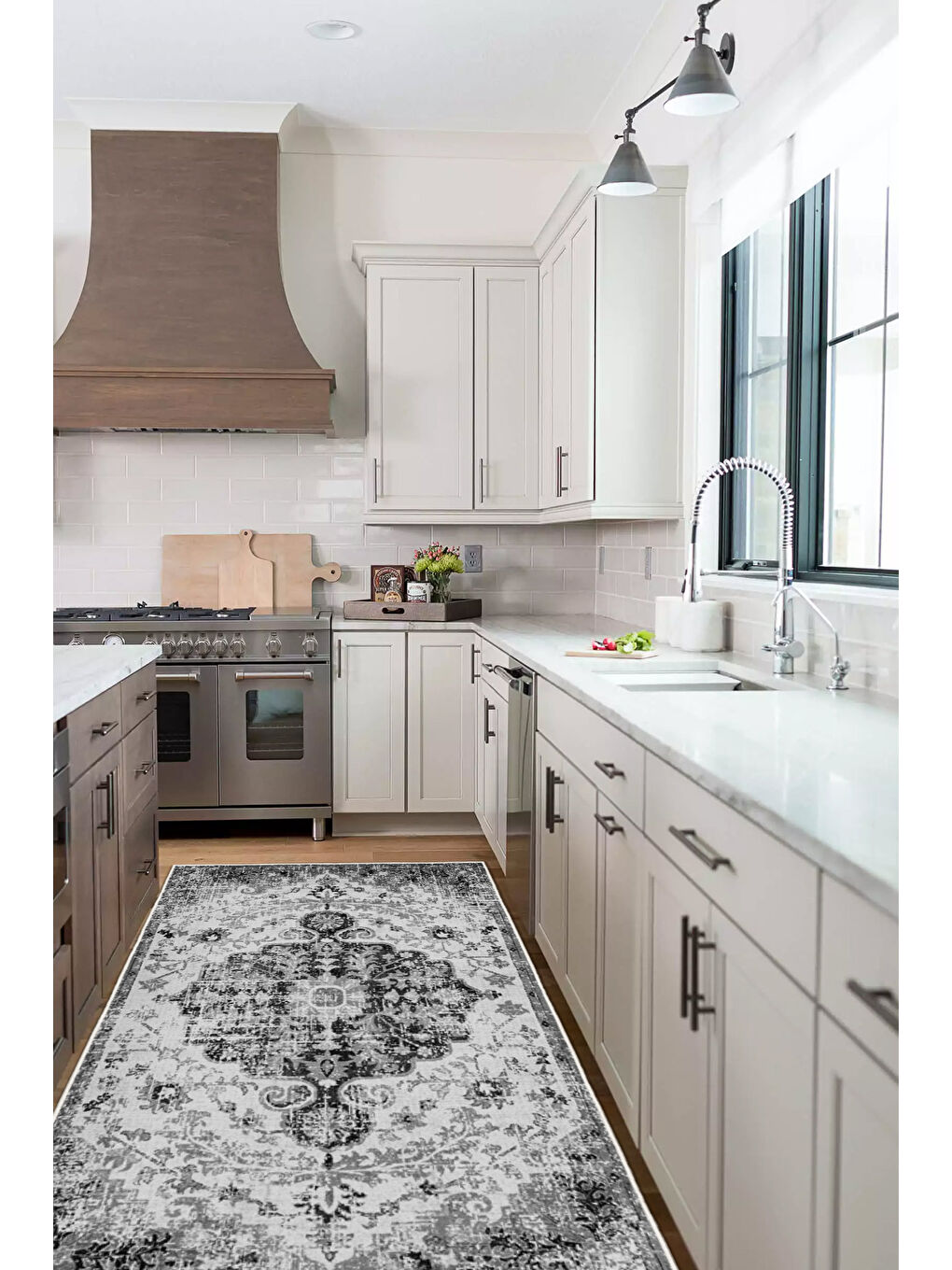 Siyah Dekoratif Özel Tasarım Yıkanabilir İnce Kaymaz Tabanlı Modern Halı KECE FR15-4