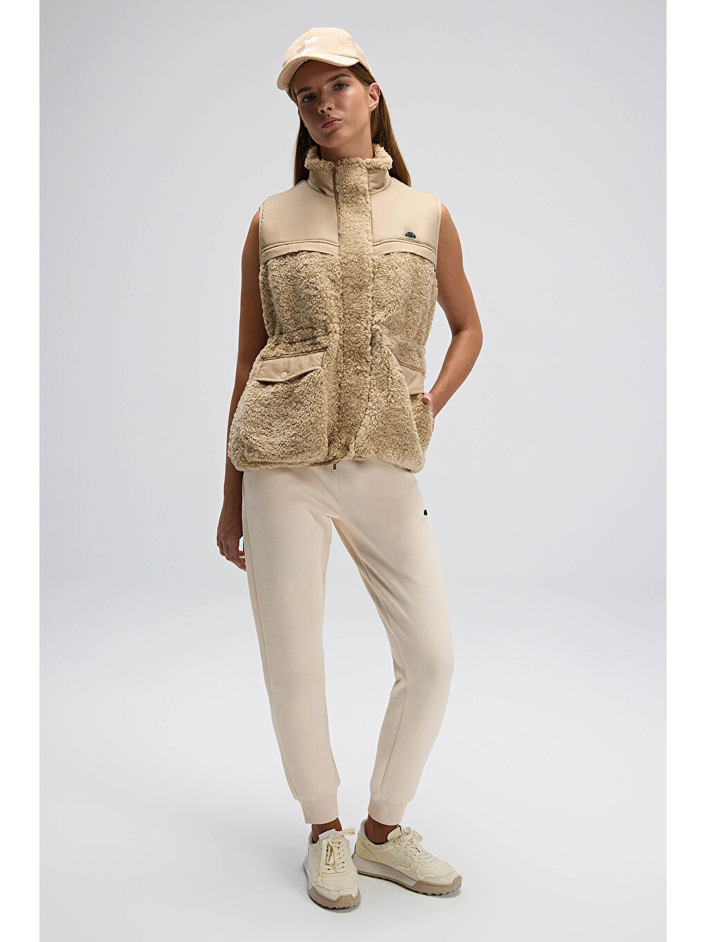 Bej Logolu Regular Fit Dik Yaka Polar Yelek Kadın EF545-BG-3
