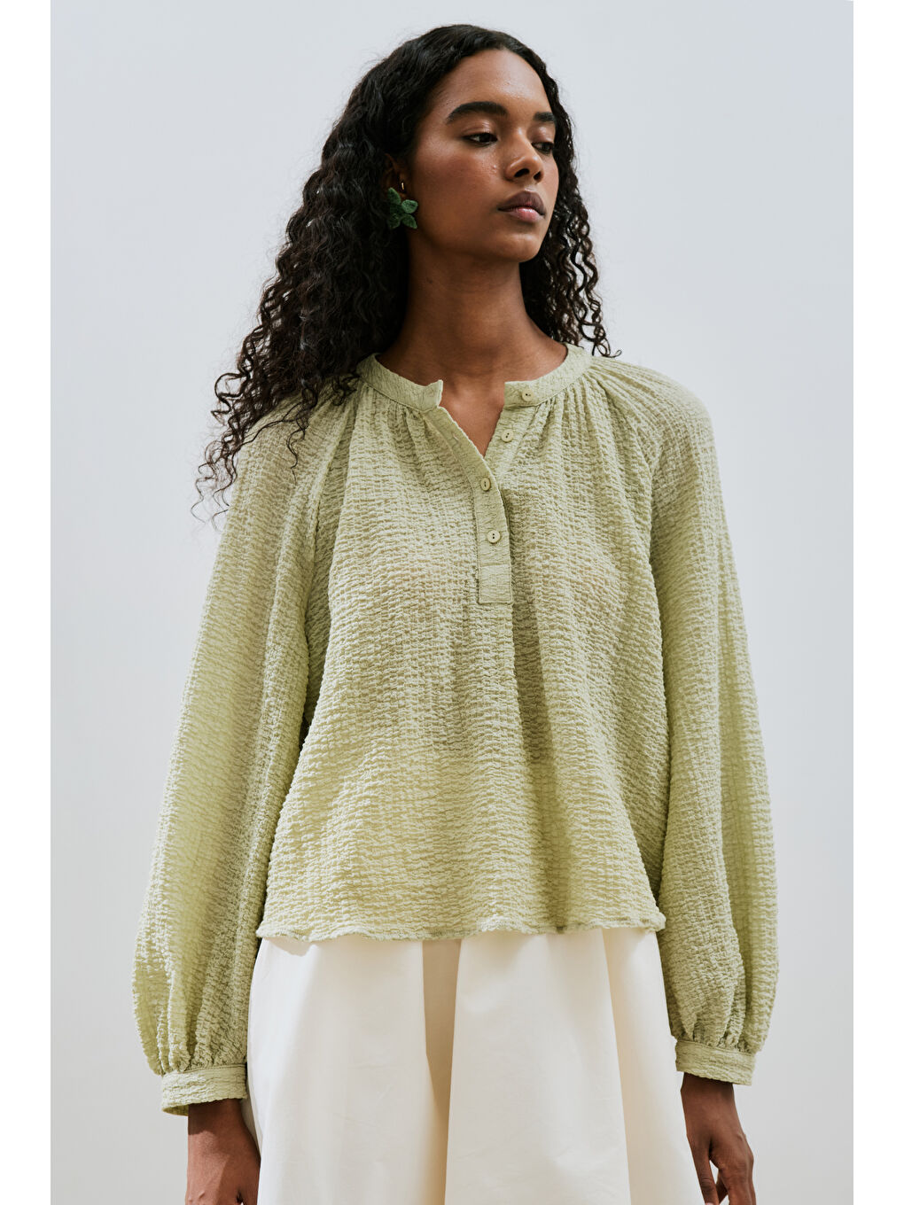 Dokulu Yakası Düğmeli Bluz Yeşil-4
