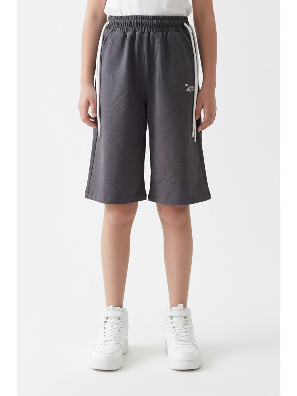 Gri Kız Çocuk Bol Paça Beli Lastikli Nakışlı Kapri & Bağlamalı 25001