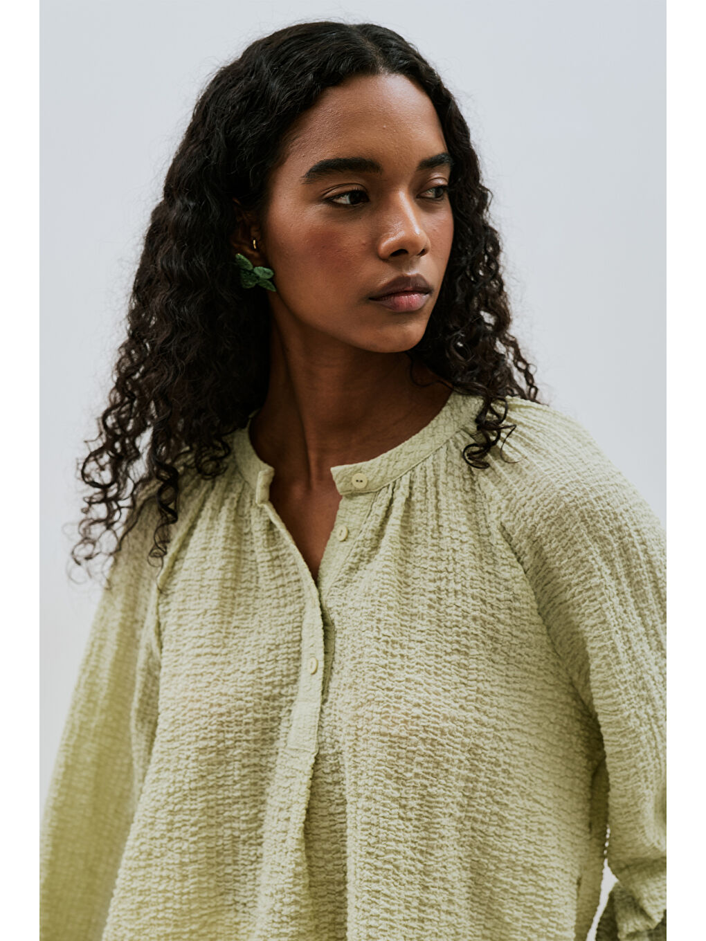 Dokulu Yakası Düğmeli Bluz Yeşil-5