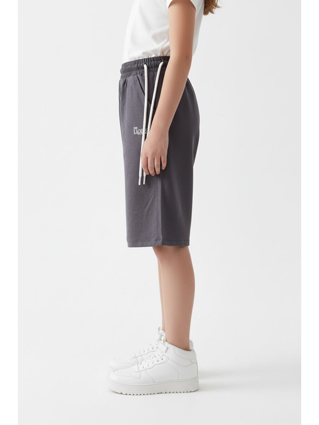 Gri Kız Çocuk Bol Paça Beli Lastikli Nakışlı Kapri & Bağlamalı 25001-3