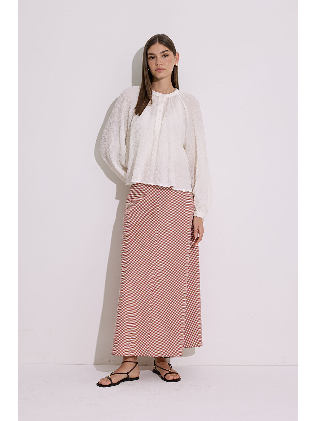 Dokulu Yakası Düğmeli Bluz Ekru-2