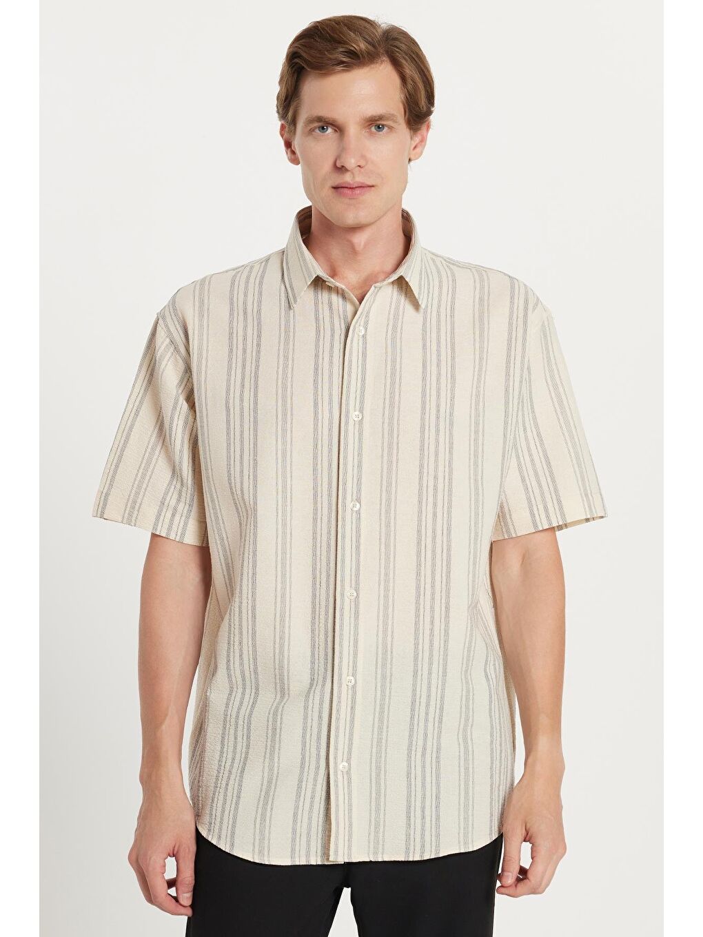 Karışık Erkek Relax Fit Rahat Kesim Kısa Kollu Çizgili Spor Yaka Gömlek