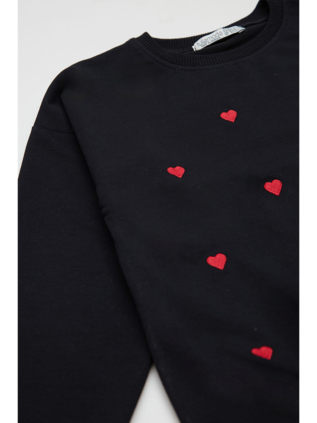 Siyah Kalp Nakışlı Kız Çocuk Sweatshirt-1