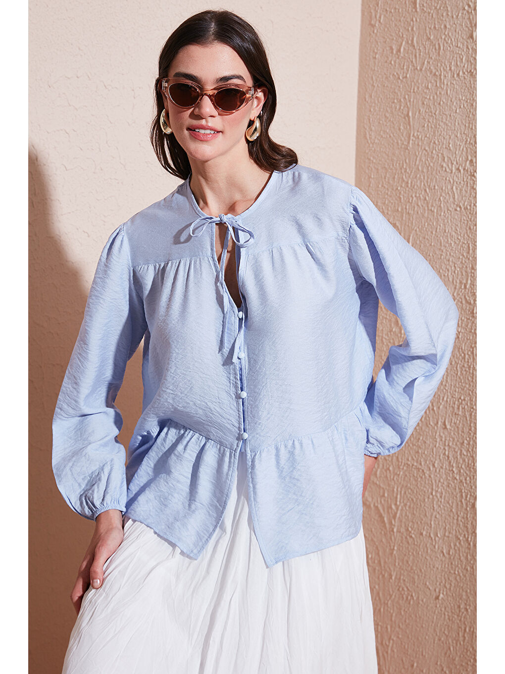 Mavi Oversize Fit Balon Kol Bağlamalı Yaka Detaylı Kadın Gömlek 6772618-1