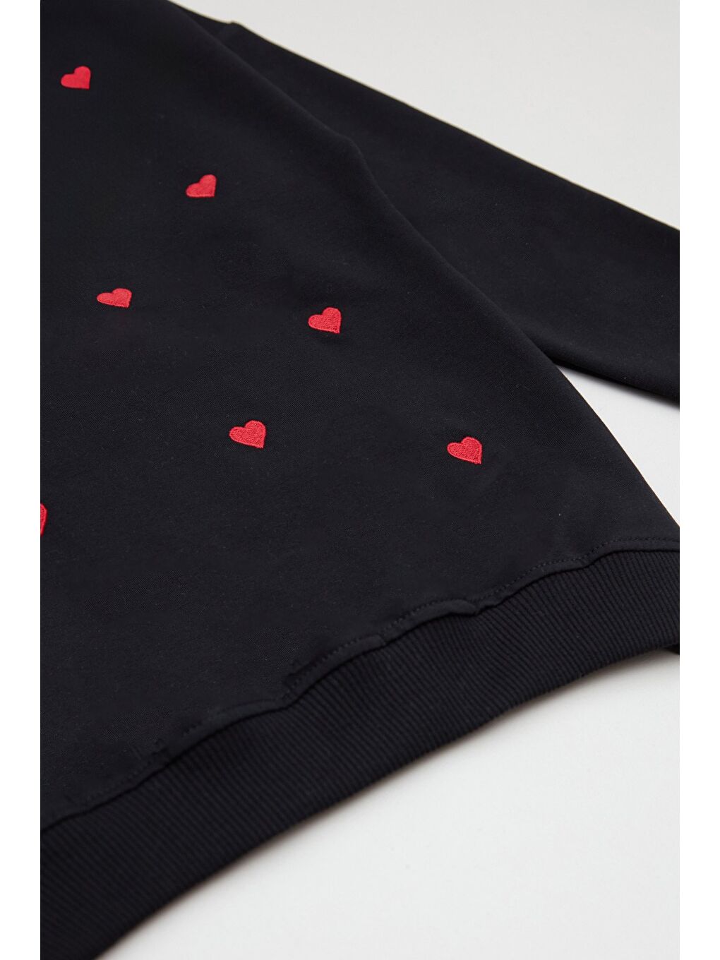 Siyah Kalp Nakışlı Kız Çocuk Sweatshirt-2