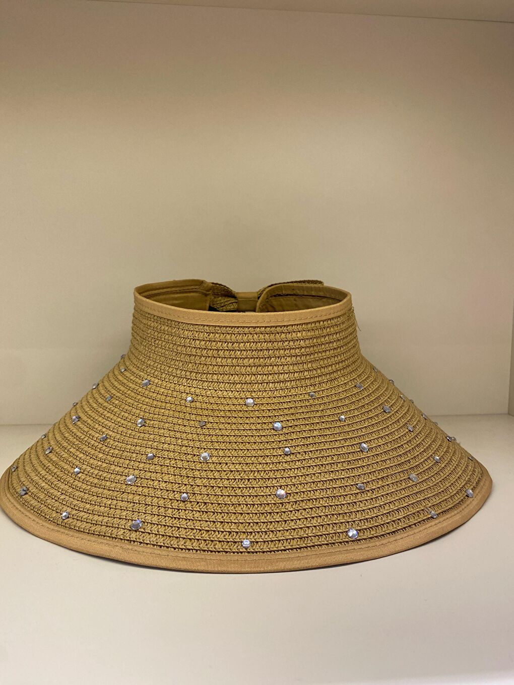 Kahverengi Camel Taş Süslemeli Geniş Siperli Hasır Şapka - Plaj ve Güneş İçin Koruma Aksesuarı HSR2091