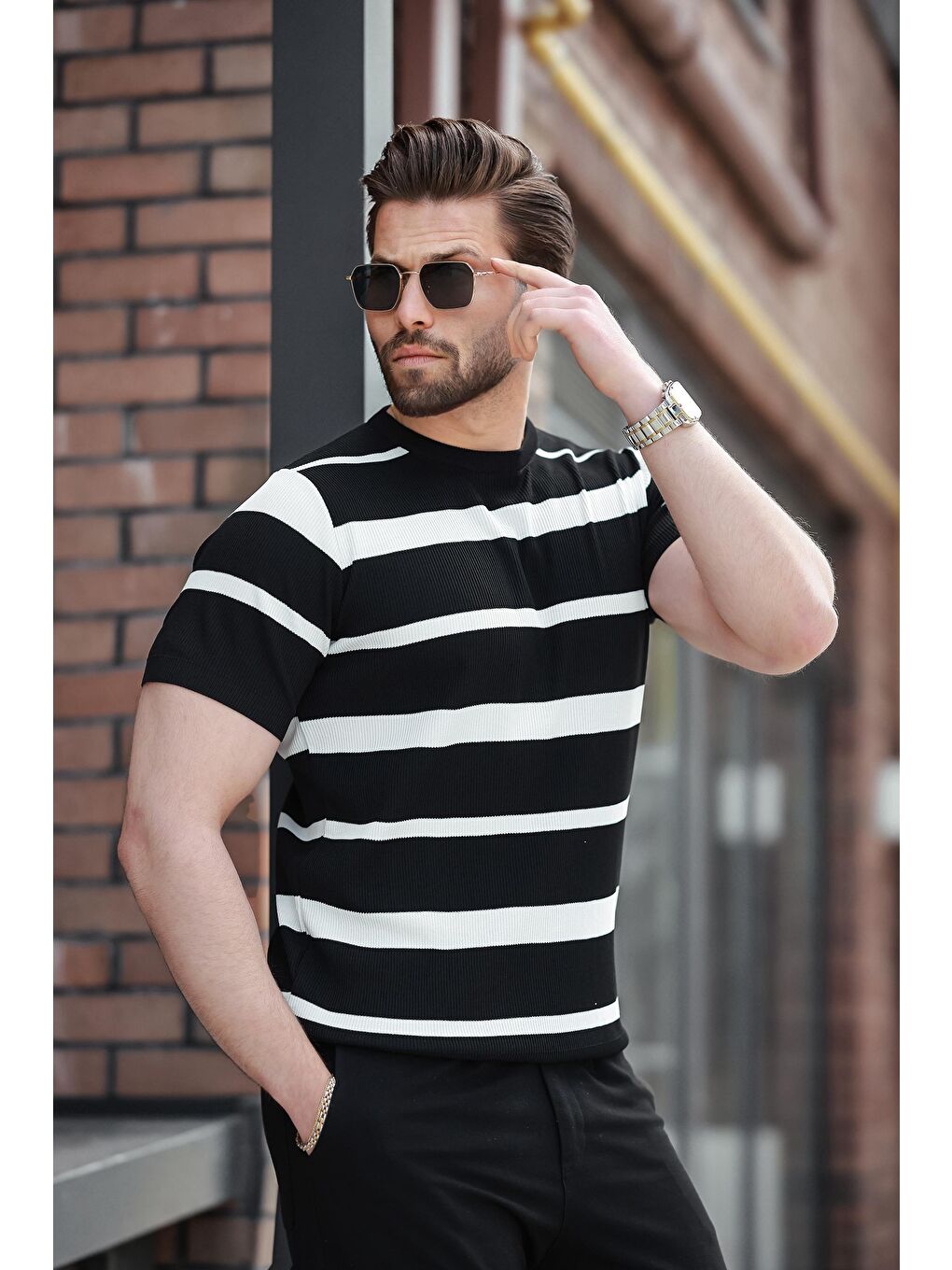 Siyah Çizgili Bisiklet Yaka Triko Tişört E7414-1