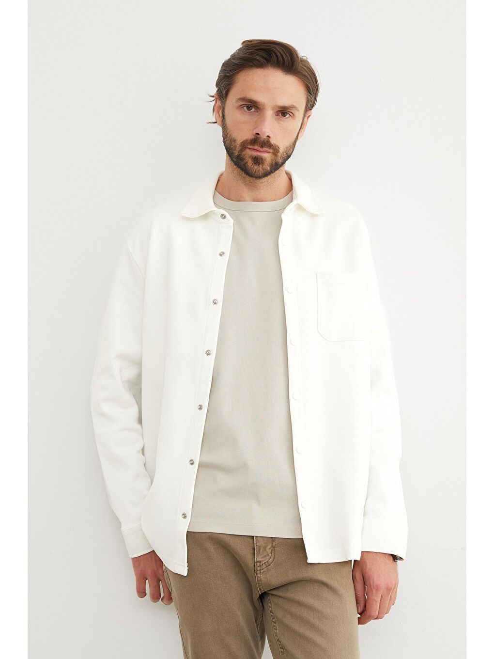 Beyaz Çıt Çıtlı Tek Cepli Büyük Beden Gömlek-1