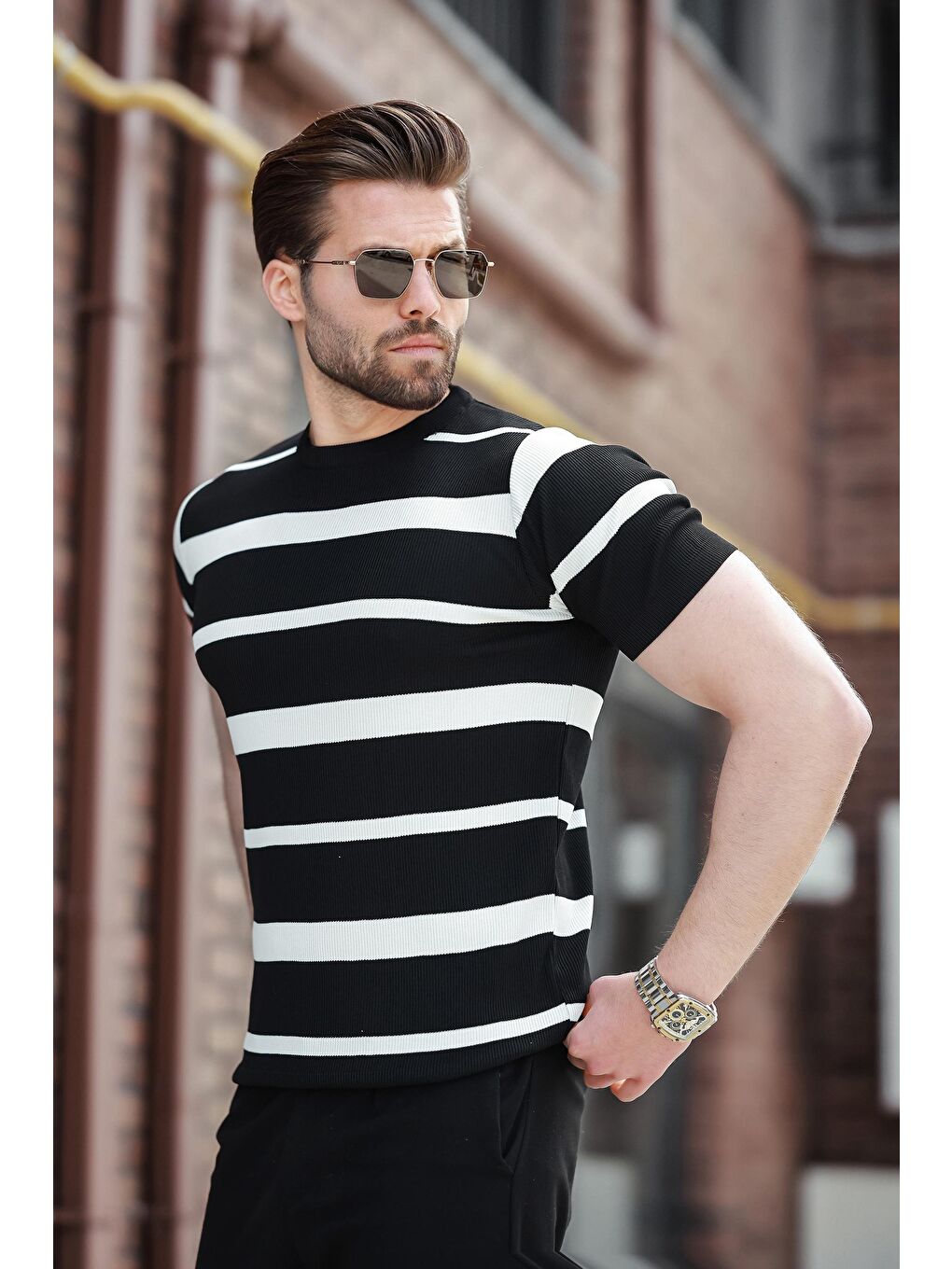 Siyah Çizgili Bisiklet Yaka Triko Tişört E7414-2