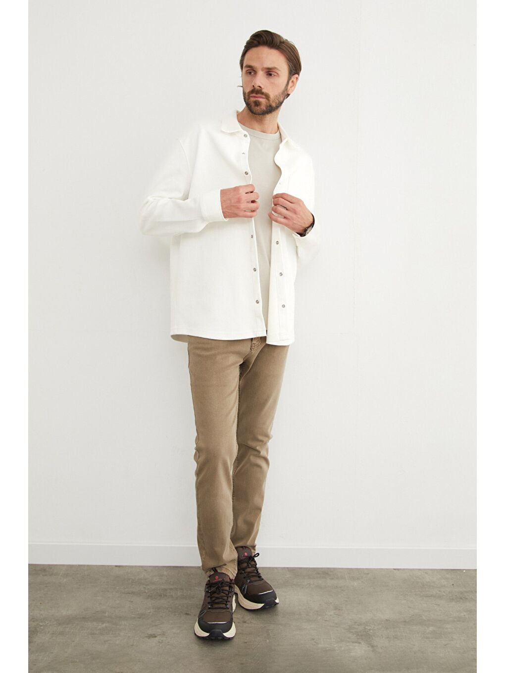 Beyaz Çıt Çıtlı Tek Cepli Büyük Beden Gömlek-2