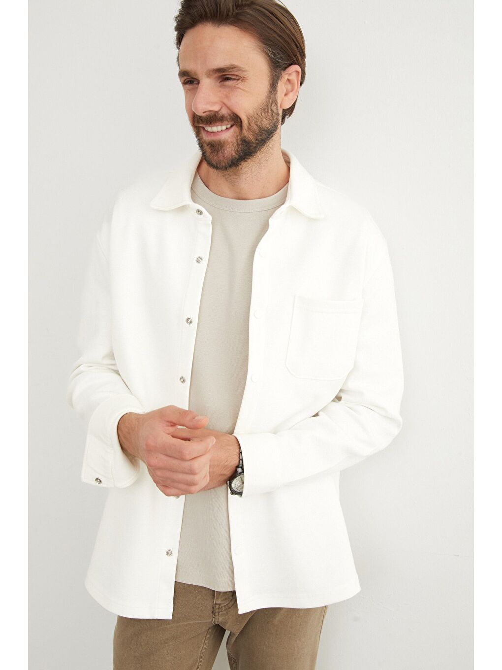 Beyaz Çıt Çıtlı Tek Cepli Büyük Beden Gömlek-3