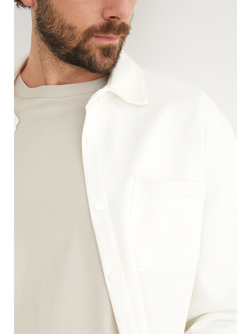 Beyaz Çıt Çıtlı Tek Cepli Büyük Beden Gömlek-4