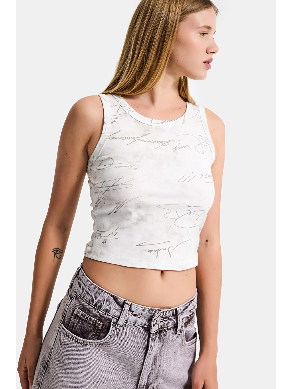 Kadın Beyaz w5 Crop Özel Baskılı Yıkamalı Kumaş Tasarım Body-4