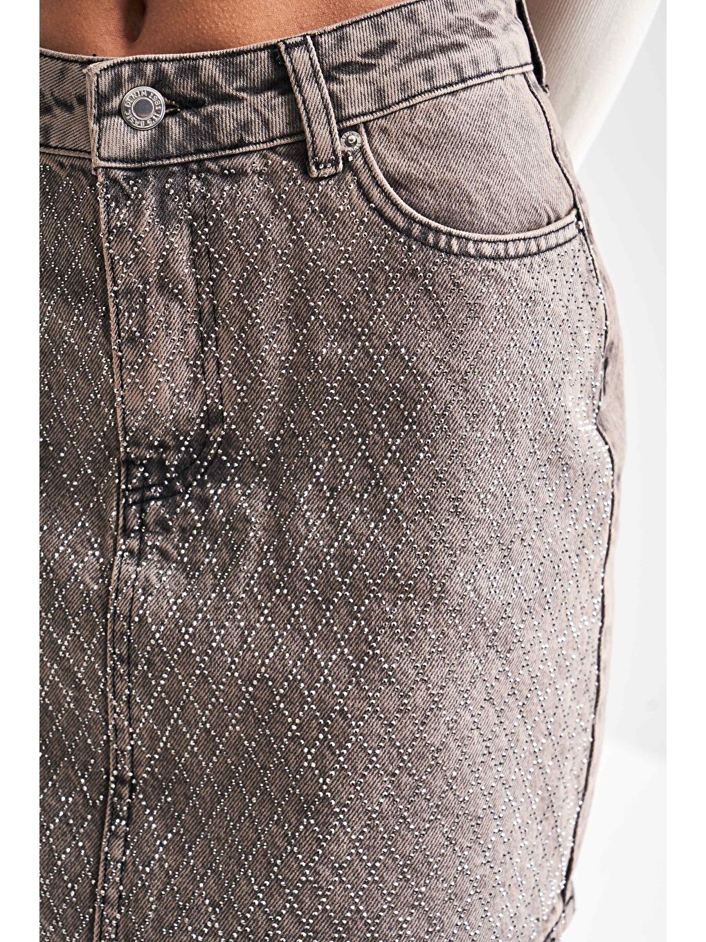 Gri Kadın Füme Renk T3S571 Parlak Taşlı Tasarım Denim Etek-2