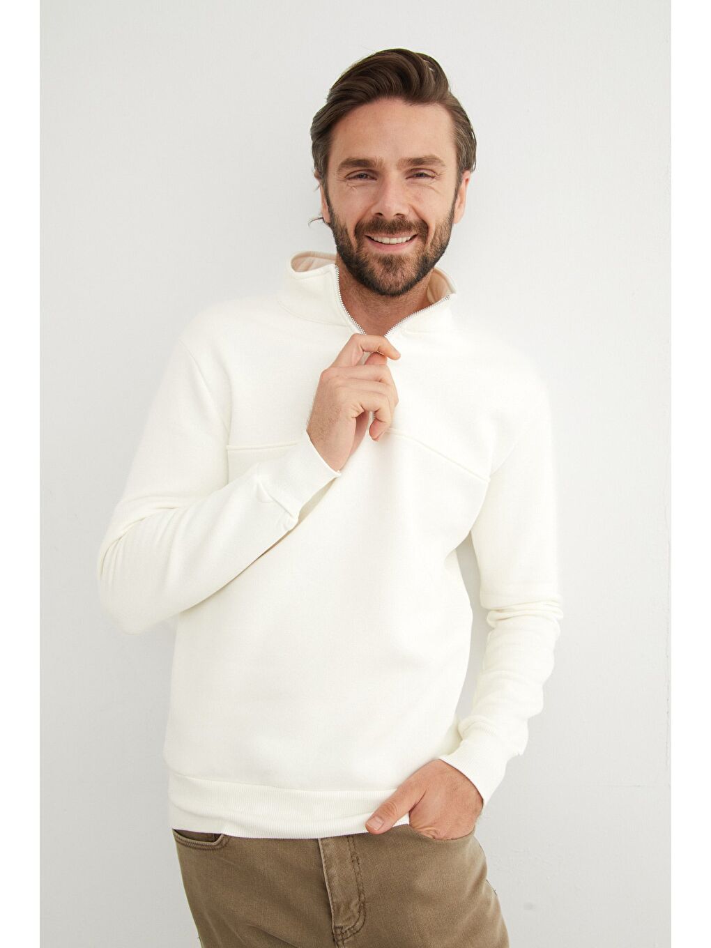 Ekru 3 İplik Basic Dik Yaka Yarım Fermuarlı Sweatshirt-1