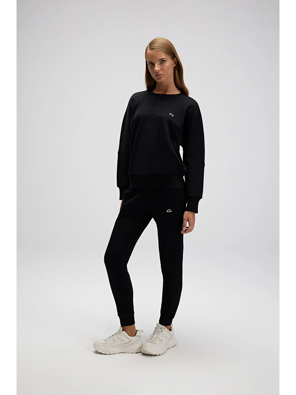 Siyah Logolu Pamuklu Regular Fit Bisiklet Yaka Kadın Sweat EF567-BK-1