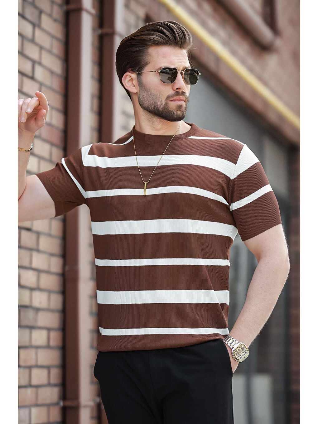 Kahverengi Çizgili Bisiklet Yaka Triko Tişört E7414-1