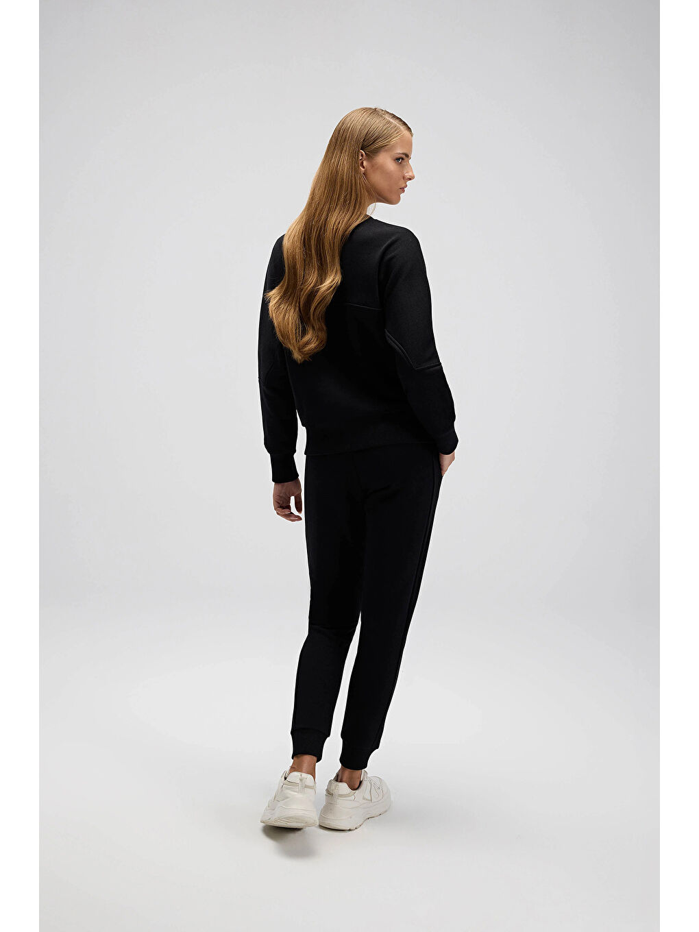 Siyah Logolu Pamuklu Regular Fit Bisiklet Yaka Kadın Sweat EF567-BK-4