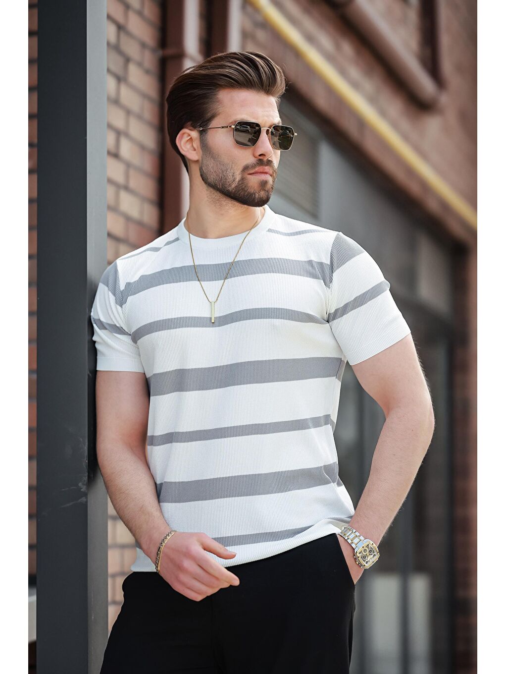 Beyaz Çizgili Bisiklet Yaka Triko Tişört E7414-1