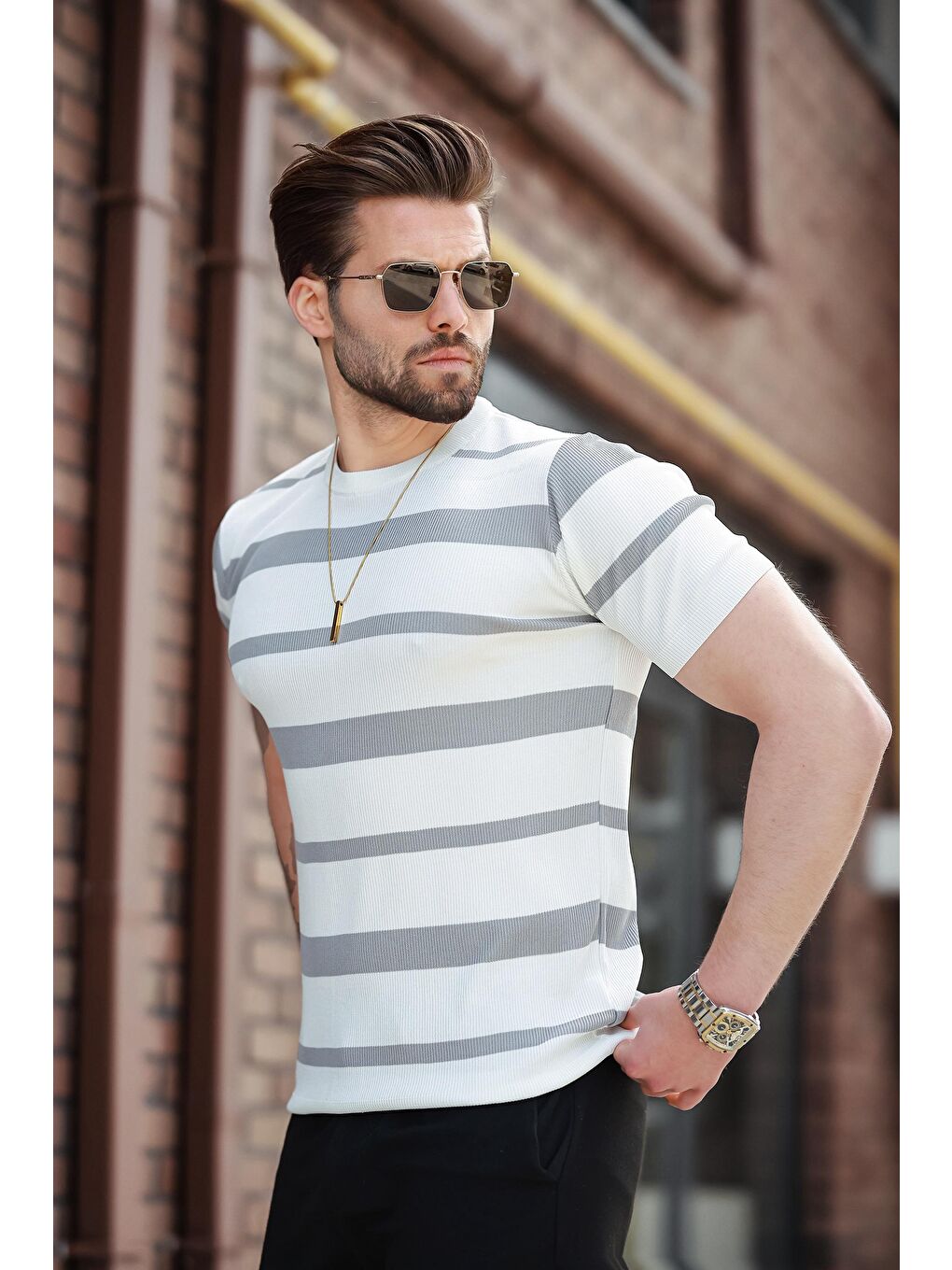 Beyaz Çizgili Bisiklet Yaka Triko Tişört E7414-2