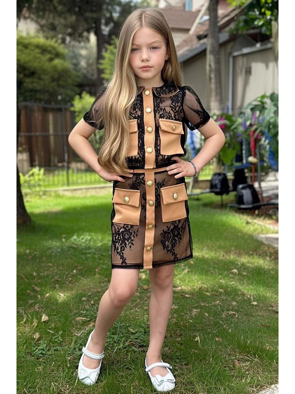 Kız Çocuk Üzeri Dantel İşlemeli Cep Detaylı Şeffaf Kumaş Astarlı Kahverengi Etekli Takım