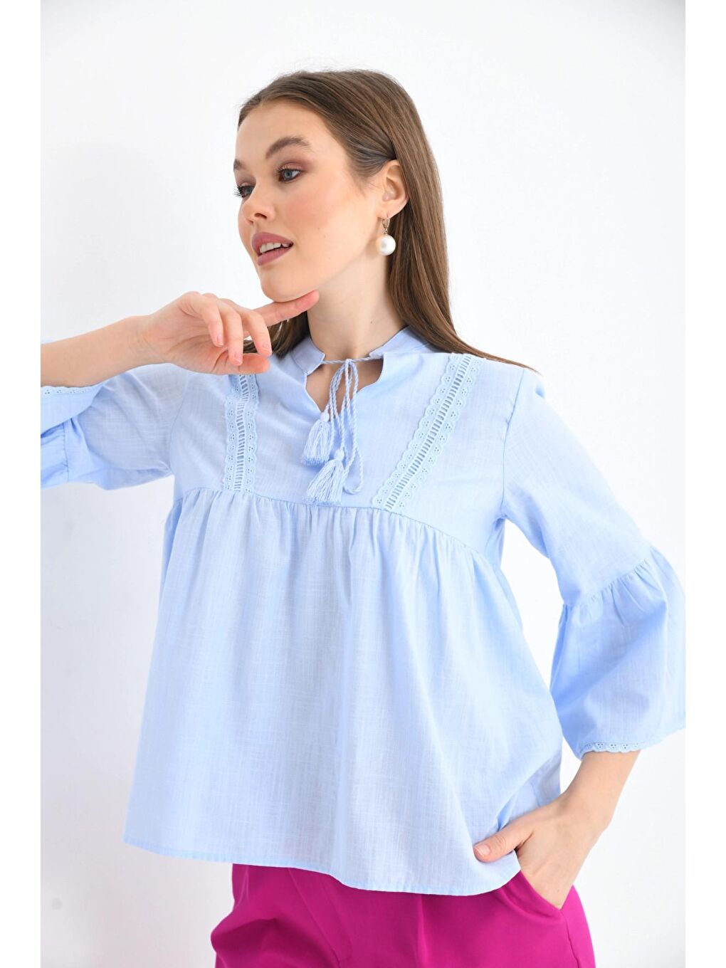 Kadın Bebe Mavi Volanlı Yaka Bağlamalı Rahat Kesim Dokuma Bluz-4
